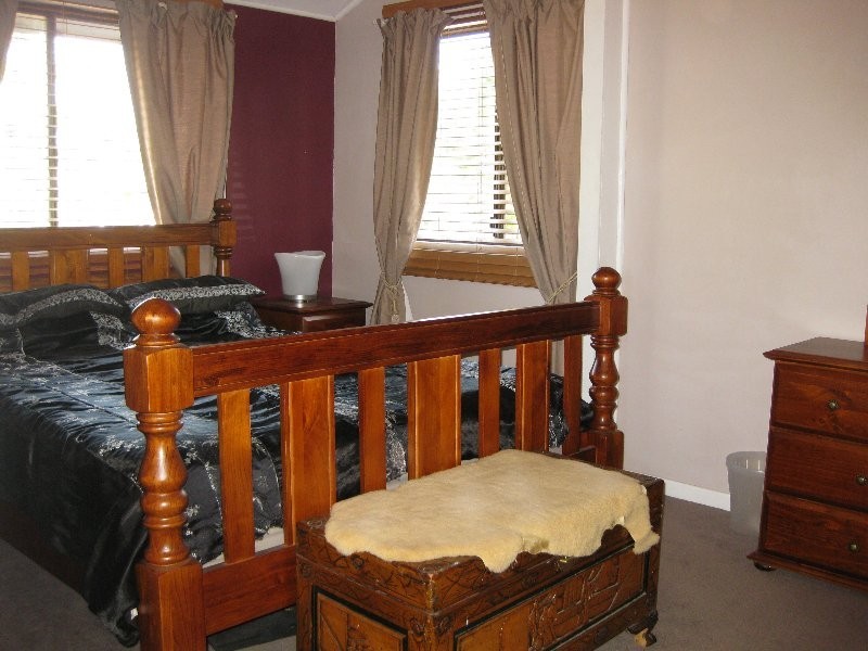 15 Vineyard Street, One Mile QLD 4305