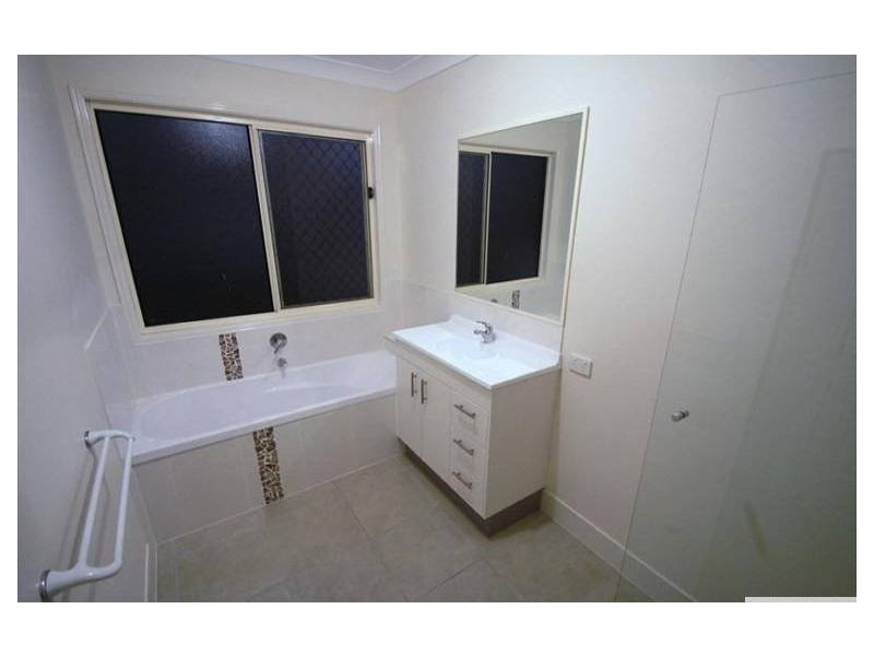 10 Chalmers Place, North Ipswich QLD 4305