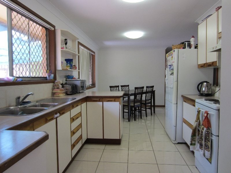 1 Edinburgh Street, Eastern Heights QLD 4305