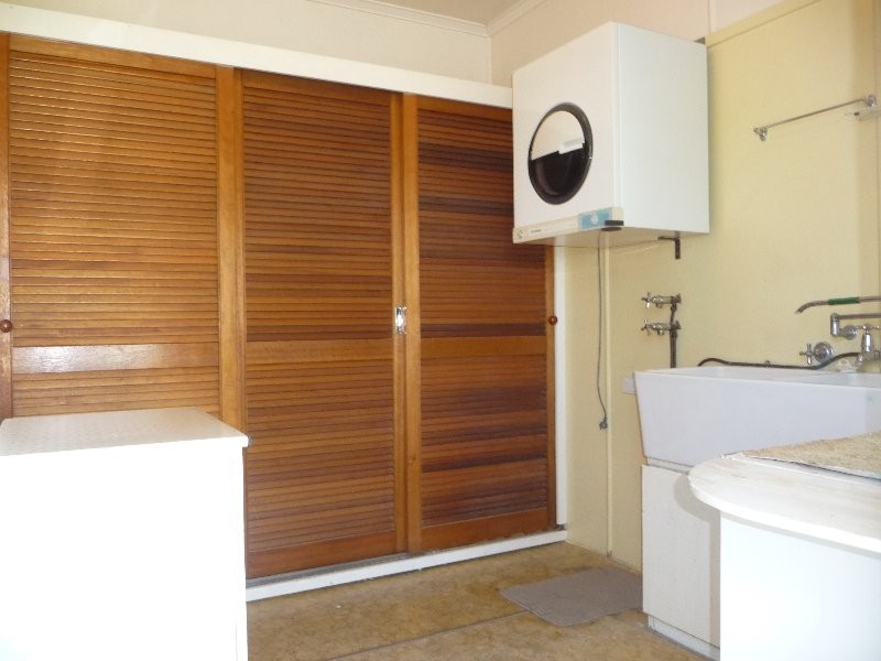 11 Shapcott Street, Eastern Heights QLD 4305