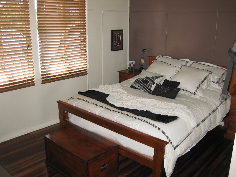 9 Rogers Street, Silkstone QLD 4304