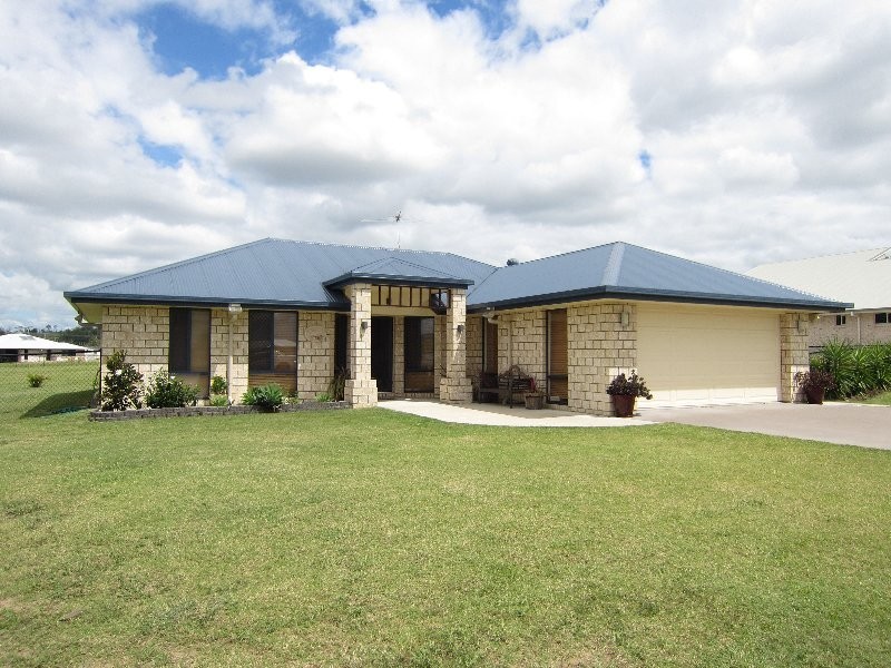 19 Peak Court, Peak Crossing QLD 4306