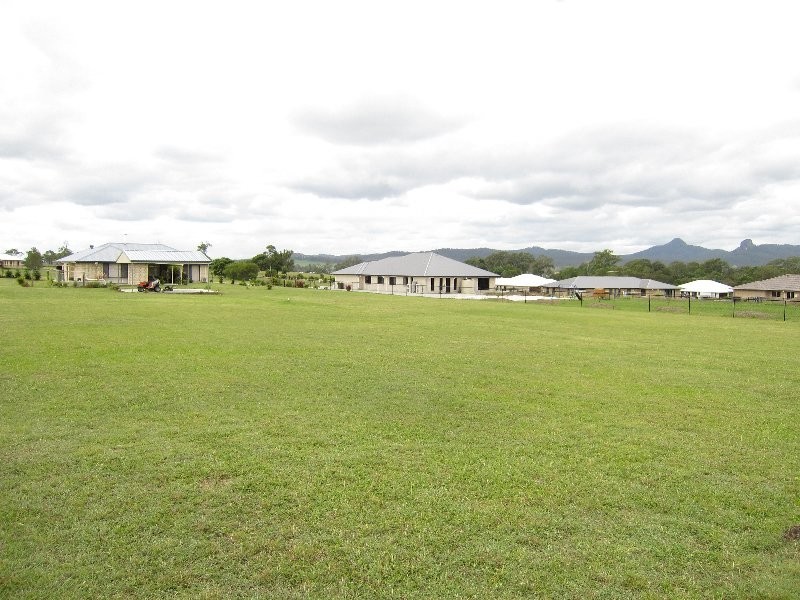 19 Peak Court, Peak Crossing QLD 4306