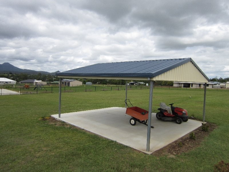 19 Peak Court, Peak Crossing QLD 4306