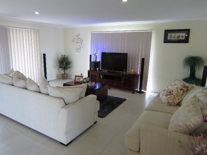 19 Peak Court, Peak Crossing QLD 4306