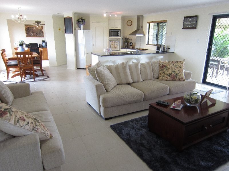 19 Peak Court, Peak Crossing QLD 4306