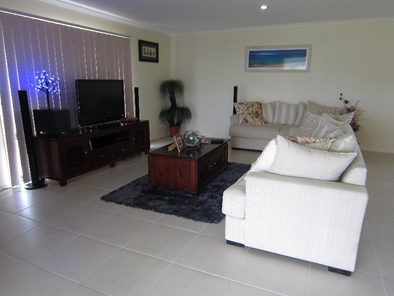 19 Peak Court, Peak Crossing QLD 4306