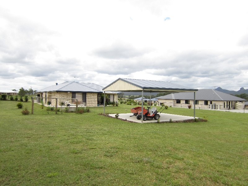 19 Peak Court, Peak Crossing QLD 4306