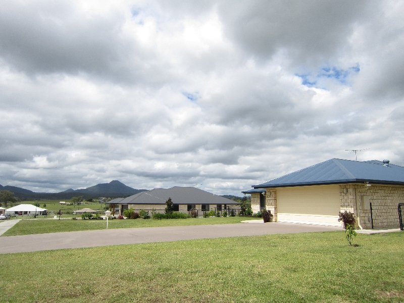 19 Peak Court, Peak Crossing QLD 4306