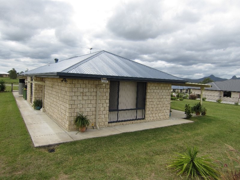 19 Peak Court, Peak Crossing QLD 4306