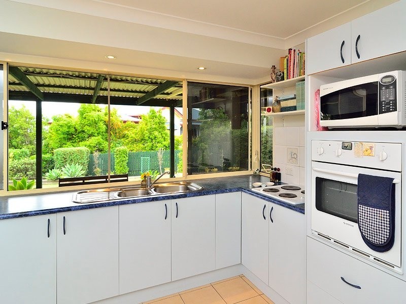 5 Vella Place, Edens Landing QLD 4207