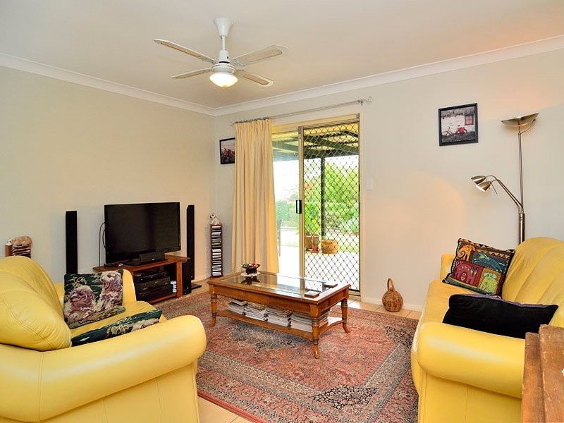 5 Vella Place, Edens Landing QLD 4207
