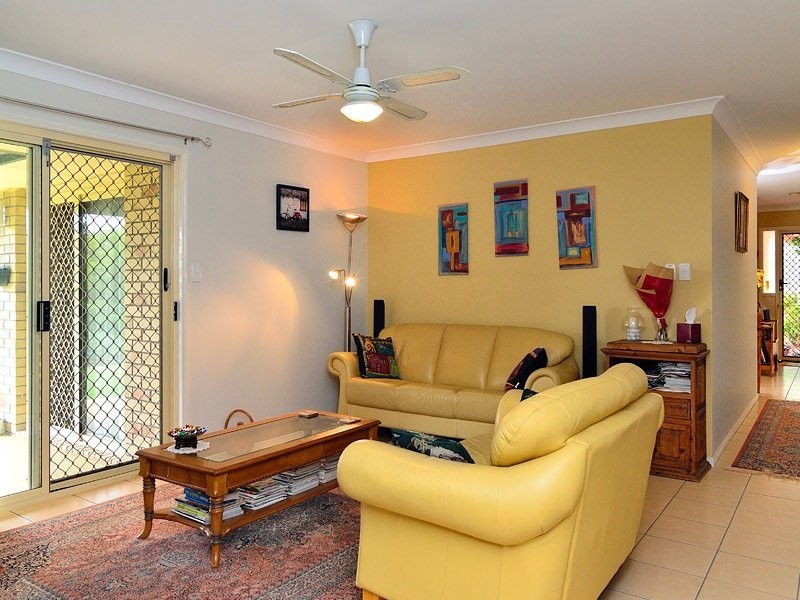 5 Vella Place, Edens Landing QLD 4207