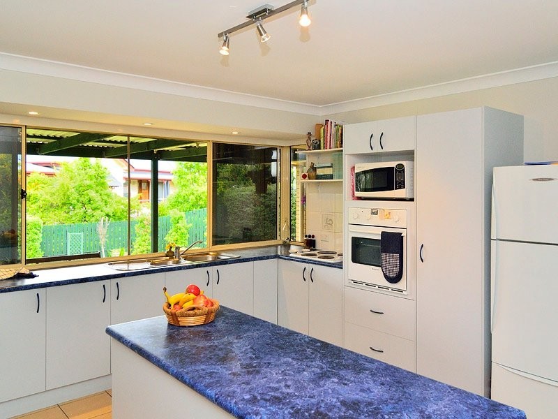 5 Vella Place, Edens Landing QLD 4207