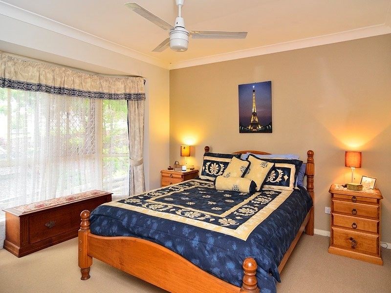 5 Vella Place, Edens Landing QLD 4207