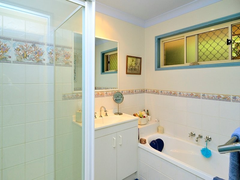 5 Vella Place, Edens Landing QLD 4207