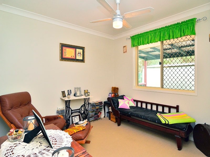5 Vella Place, Edens Landing QLD 4207