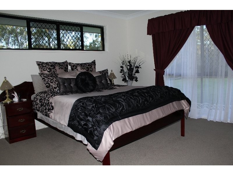 274 Poplar Street, Walloon QLD 4306