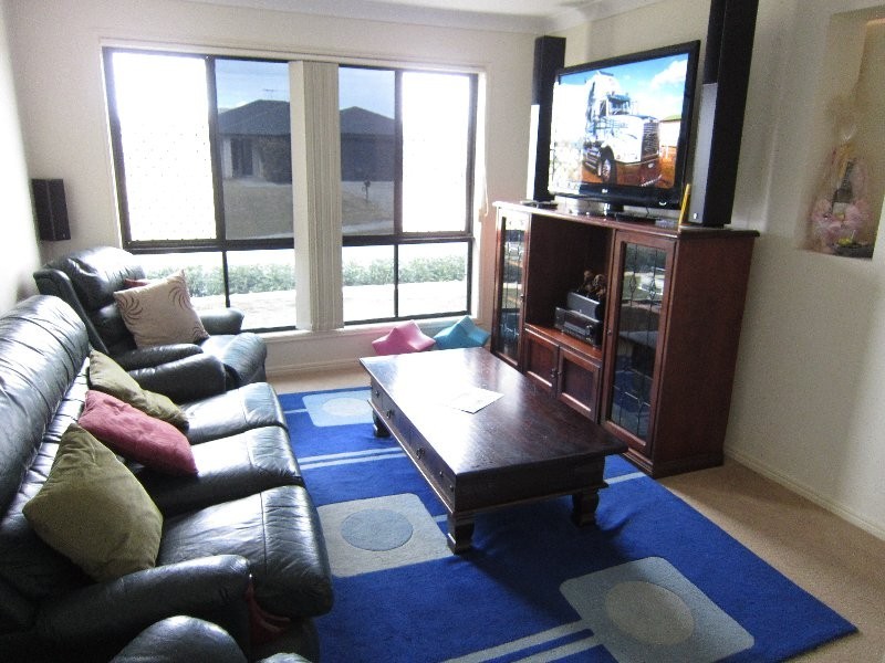 1 Angela Place, Yamanto QLD 4305