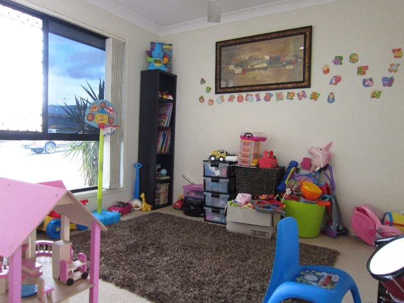 1 Angela Place, Yamanto QLD 4305