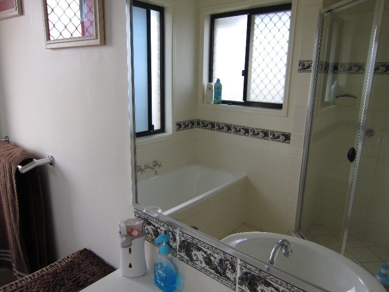 1 Angela Place, Yamanto QLD 4305