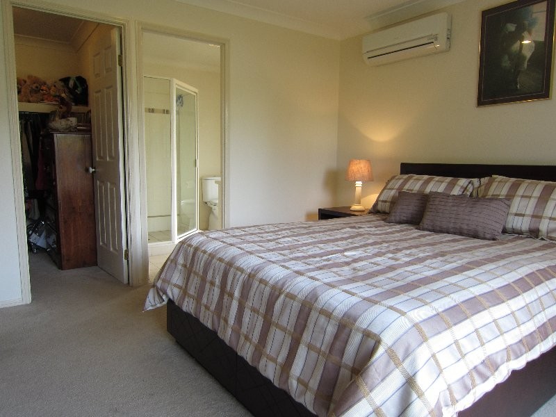 10 Chesterfield Place, Flinders View QLD 4305