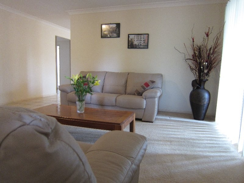 10 Chesterfield Place, Flinders View QLD 4305