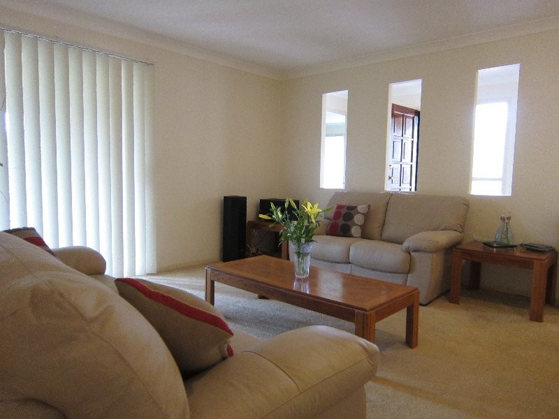 10 Chesterfield Place, Flinders View QLD 4305