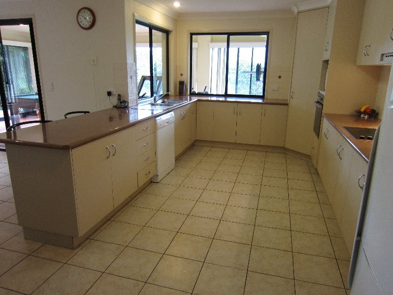 10 Chesterfield Place, Flinders View QLD 4305