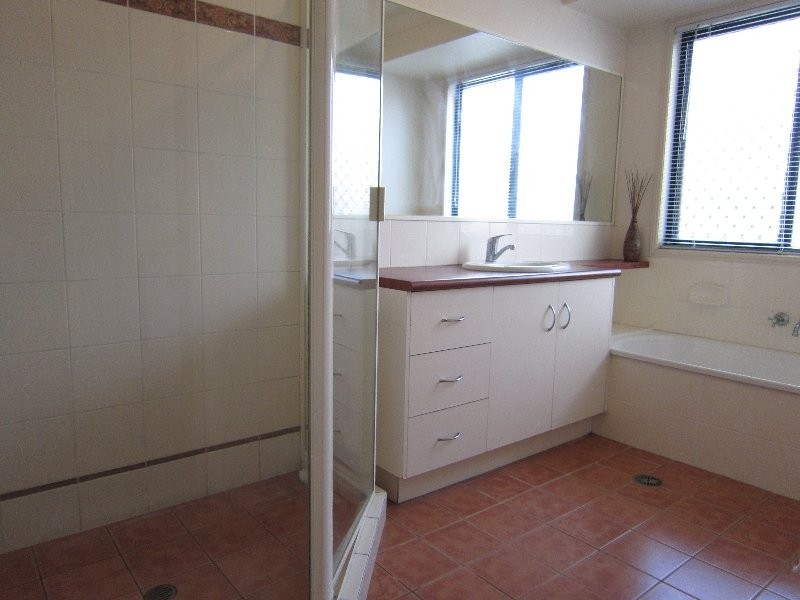 10 Chesterfield Place, Flinders View QLD 4305