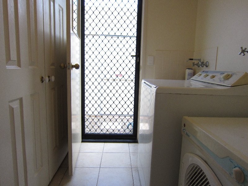 10 Chesterfield Place, Flinders View QLD 4305