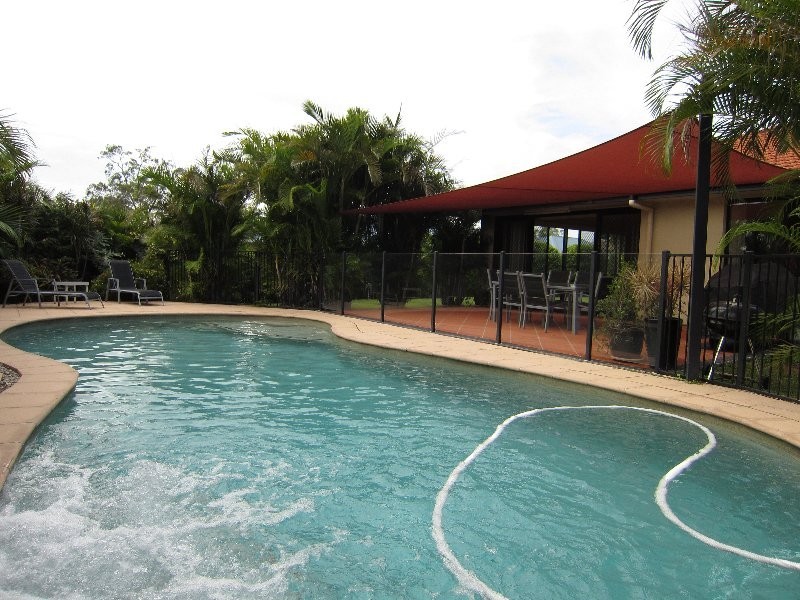 10 Chesterfield Place, Flinders View QLD 4305