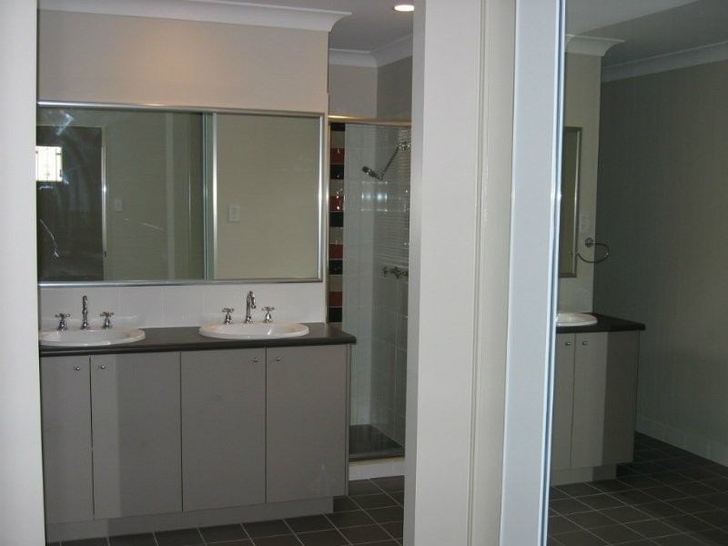 Flinders View QLD 4305