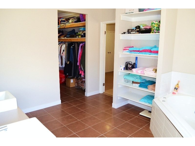 29 Lakeview Drive, Deebing Heights QLD 4306