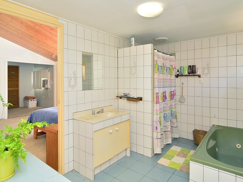 188 Blackstone Road, Silkstone QLD 4304