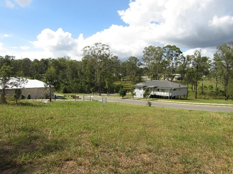 7 Josette Place, Pine Mountain QLD 4306