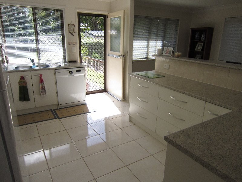 12 Jackson Street, Eastern Heights QLD 4305