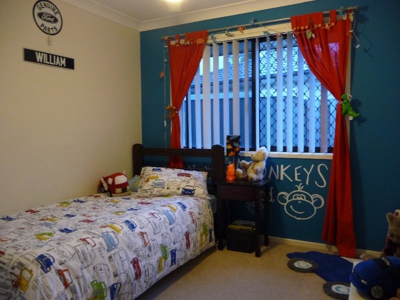 22 Eric Drive, Blackstone QLD 4304