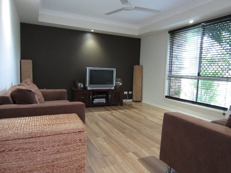 9 Elmhurst Crescent, Flinders View QLD 4305