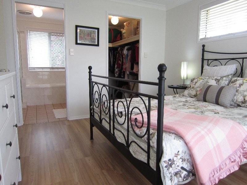 9 Elmhurst Crescent, Flinders View QLD 4305