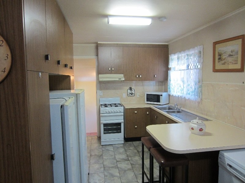38 Robertson Road, Eastern Heights QLD 4305
