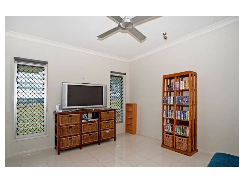 27 Ivory Close, Peak Crossing QLD 4306