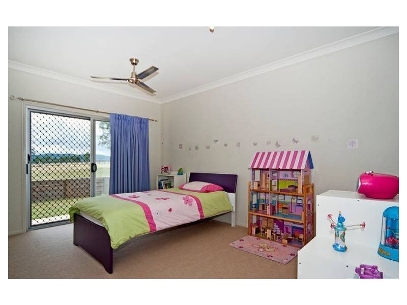 27 Ivory Close, Peak Crossing QLD 4306