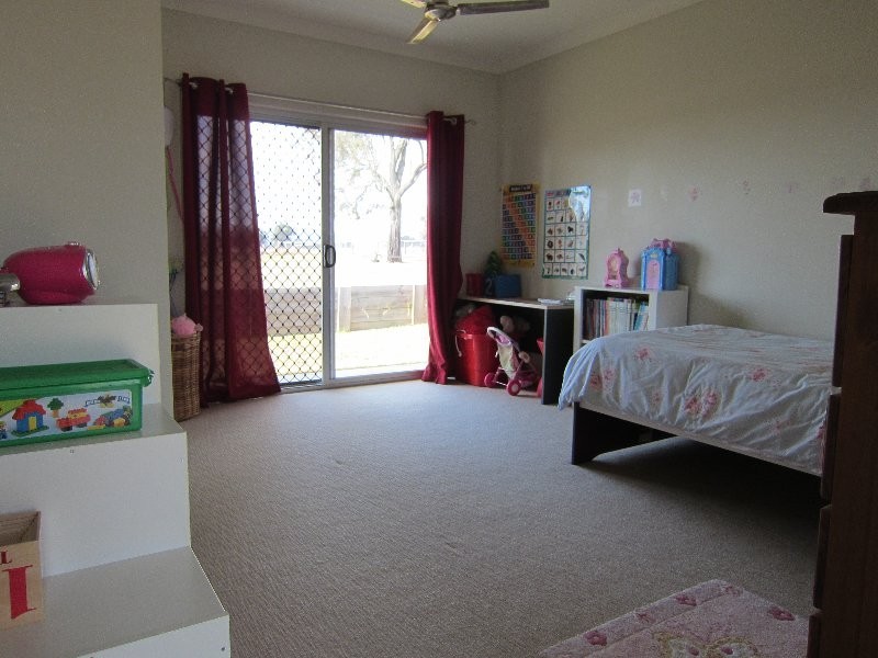 27 Ivory Close, Peak Crossing QLD 4306