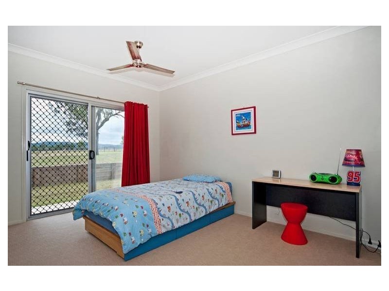 27 Ivory Close, Peak Crossing QLD 4306
