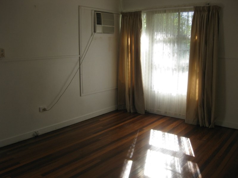 23 Crosshill Street, Leichhardt QLD 4305