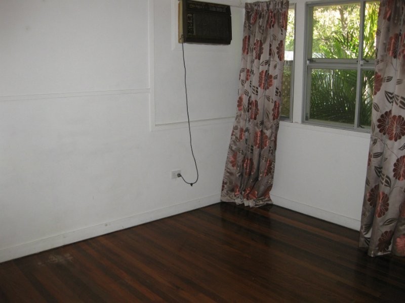 23 Crosshill Street, Leichhardt QLD 4305