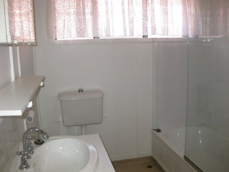 23 Crosshill Street, Leichhardt QLD 4305