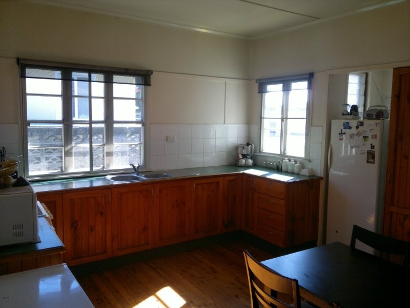 17 Ernest Street, Leichhardt QLD 4305