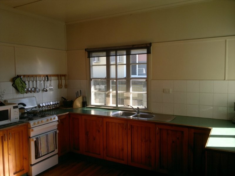 17 Ernest Street, Leichhardt QLD 4305